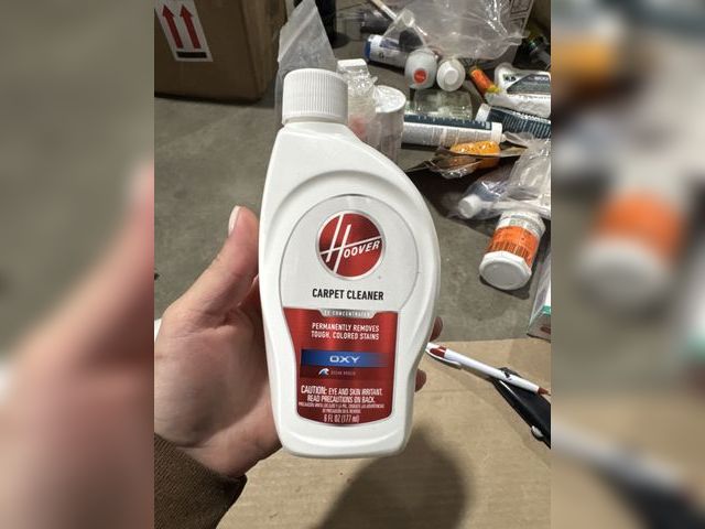 Lot 96-182364 - Hoover Oxy Carpet Cleaner Solution

New