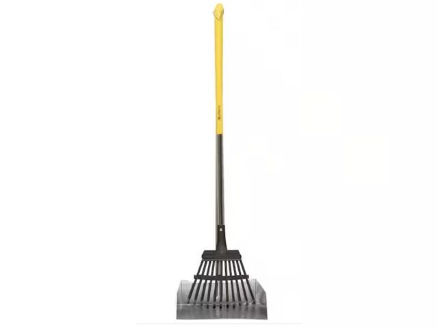 Lot 96-222021 - 2-Piece Multi-Purpose Scoop and Rake Garden Tool Set
New