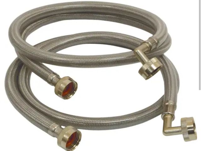 Lot 96-227697 - Everbilt 4 ft. Polymer Coated Stainless Steel Washing Machine Connector (2-Pack) New