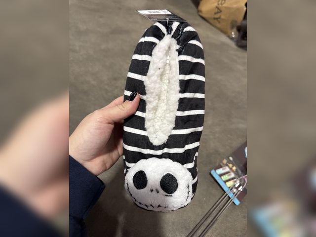 Lot 96-164849 - Nightmare Before Christmas Slippers Size M/L
New