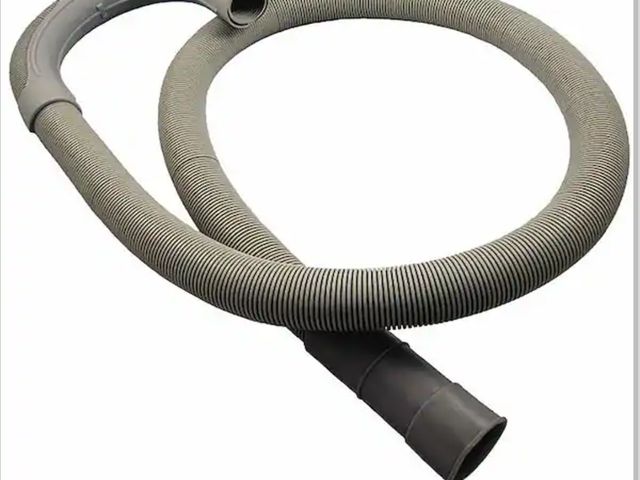 Lot 96-189079 - Everbilt 8 ft. Corrugated Washing Machine Discharge Hose New