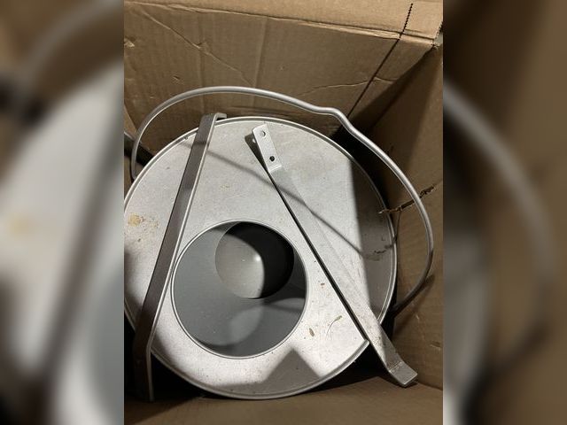 Lot 96-190309 - Appears to be a chicken feeder, used