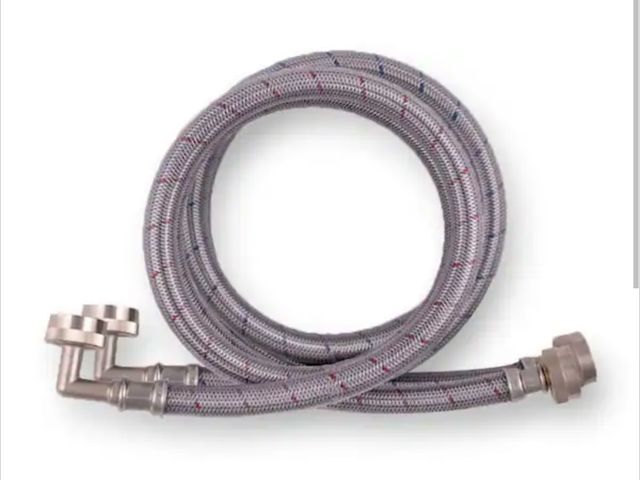 Lot 96-180053 - Everbilt 4 ft. Universal Stainless Steel Washing Machine Hose with Elbow (2-Pack) New