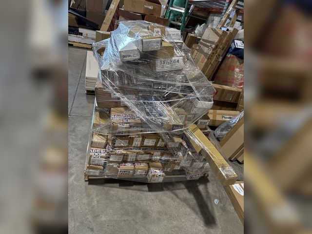 Lot 96-178801 - Full pallet of blinds, shades etc. 
mixes sizes and styles
Pallets have a strict 5 day pickup