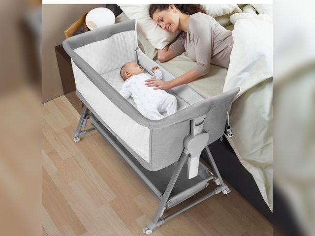 Lot 96-174876 - Cowiewie Bassinet Bedside Sleeper, Baby Bassinet with 7 Adjustable Height, Bedside Bassinet for Baby...