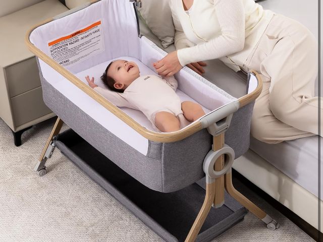 Lot 96-191997 - Larex Baby Bassinet Bedside Sleeper Crib Co Sleeper for Newborn Infant Toddler with Mosquito Net, St...