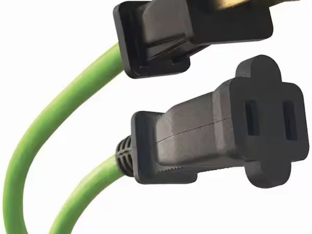 Lot 96-227744 - HDX 100 ft. 16/2 Light Duty Indoor/Outdoor Extension Cord, Green Unused