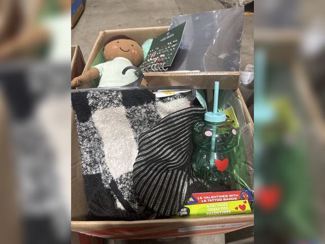 Lot 96-164777 - Miscellaneous box of Target items
Box of mostly new item