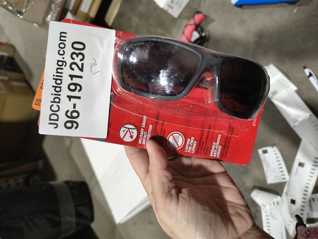 Lot 96-191230 - Milwaukee
Performance Safety Glasses with Tinted Fog-Free Lenses
Open package 
Appears Unused