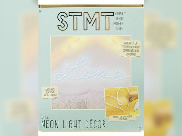 Lot 96-164674 - STMT LED Light Décor
New