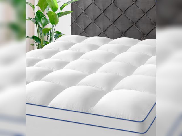 Lot 96-188009 - KAYFIA Full Mattress Topper,Extra Thick Mattress Pad Cover for Deep Sleep,3D+7D Snow Down Alternativ...