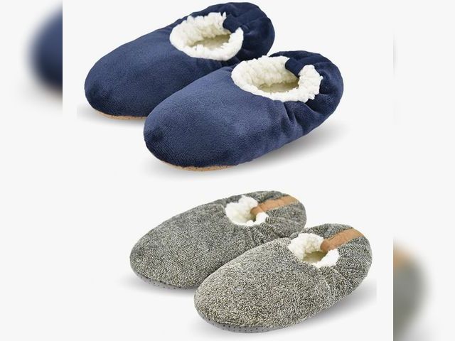 Lot 96-191989 - Men’s slippers 2 pack, appear to be size L Unused