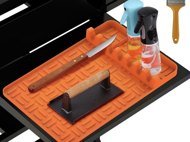 Lot 96-193942 - DASIUIP Silicone Griddle Tools Mat for Blackstone,Spatula Mat with Drip Pad Grill Mat,Side Shelf Mat...