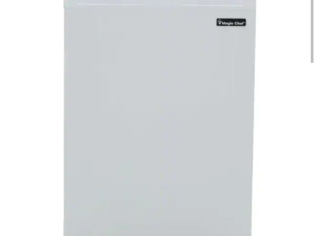 Lot 96-194118 - Magic Chef 2.6 cu. ft. Mini Fridge in White, ENERGY STAR unused, back corner is dented, see warehous...