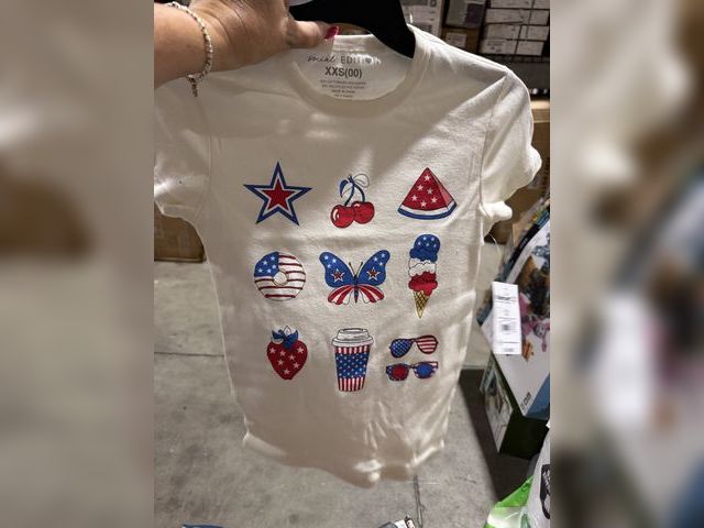 Lot 96-230428 - Americana Symbols Women's Graphic Tee with Short Sleeves, Size xxs 00