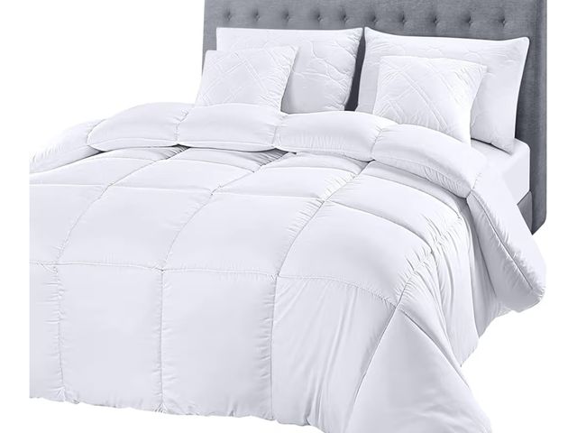 Lot 96-176192 - Bedding Comforter Duvet Insert, Quilted Comforter Queen Size Appears Unused