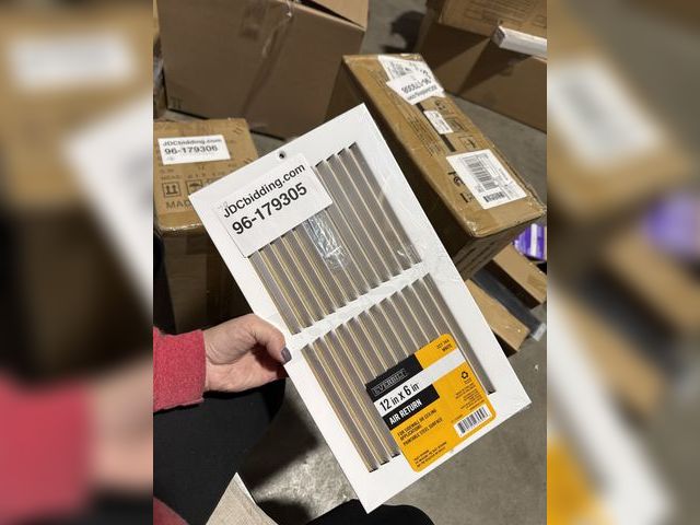 Lot 96-179305 - Lot of 3 Everbilt 12 in. x 6 in. Steel Return Air Grille in White

Appears unused, some may be missi...