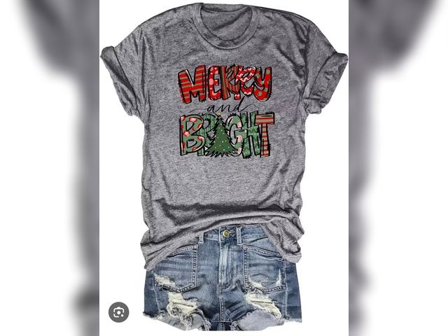 Lot 96-178644 - Womens Short Sleeve Merry Christmas T-Shirts Christmas Tree Bright Graphic Tee Tops
Size Small
New