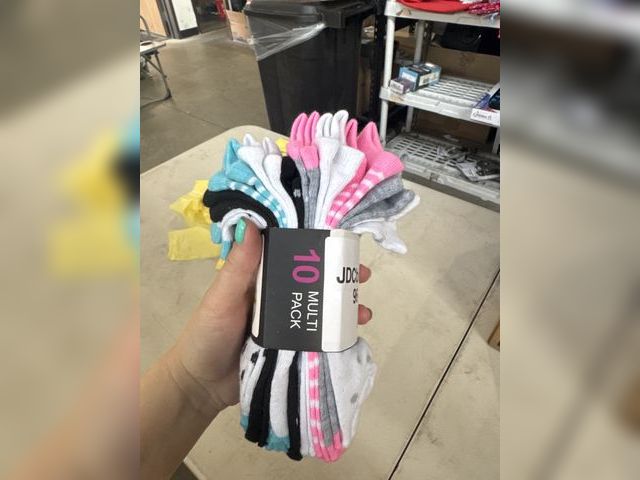 Lot 96-165329 - 10 Pack of Women’s Socks
New