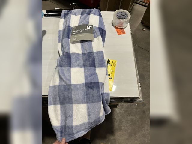 Lot 96-201030 - Fleece Throw Blanket 50 x 60” New