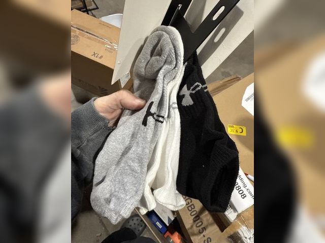 Lot 96-178808 - 3 Pack Under Armour Adult Training Cotton No Show Socks, Mens 8-12