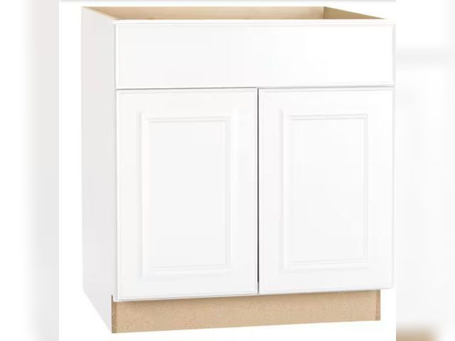 Lot 96-166404 - Hampton Bay
Hampton 30 in. W x 24 in. D x 34.5 in. H Assembled Base Kitchen Cabinet in Satin White w...