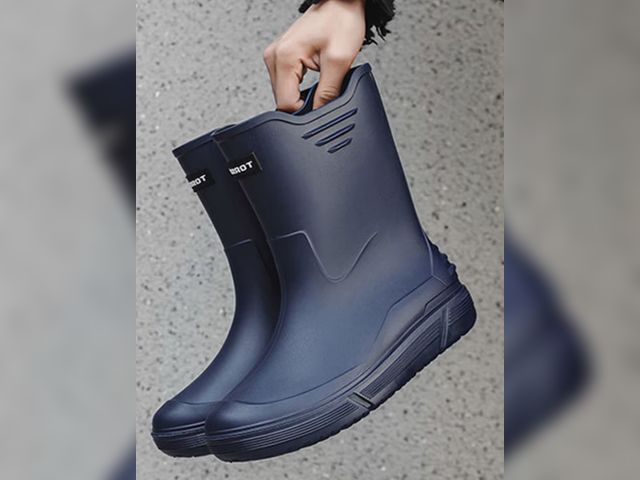 Lot 96-230736 - Hoshose Men Short Rain Boots Ankle Waterproof Garden Boots Non-slip Rubber Rain Boots Footwear Light...