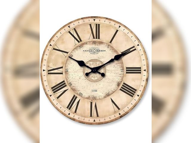 Lot 96-176077 - NUOVO Wall Clock 12 Inch Wall Clock Roman Numbe Clock Wood Grain Silent Quartz Large Decorative Quie...