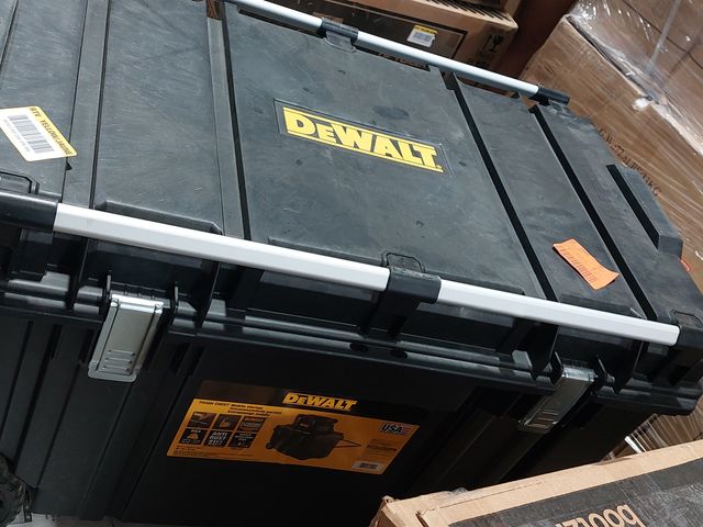 Lot 96-166714 - DEWALT
Tough Chest 38 in. W 63 Gal. Polypropylene Rolling Tool Box
New
Msrp $129.00