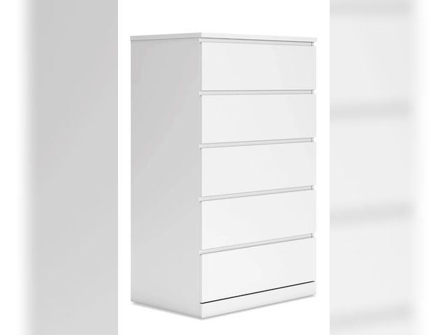 Lot 96-164972 - Ashley Furniture Five Drawer Chest White 

New 

MSRP $227