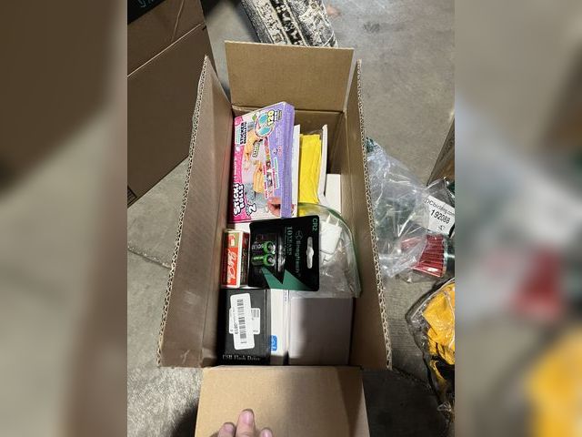 Lot 96-192098 - Mixed box of various Amazon items, mixed conditions