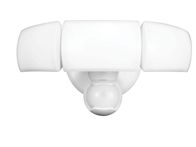 Lot 96-173600 - Defiant MaxDetect 240° White Motion
Sensor Wired Outdoor 3-Head LED
Security Flood Light 3000 Lumens...