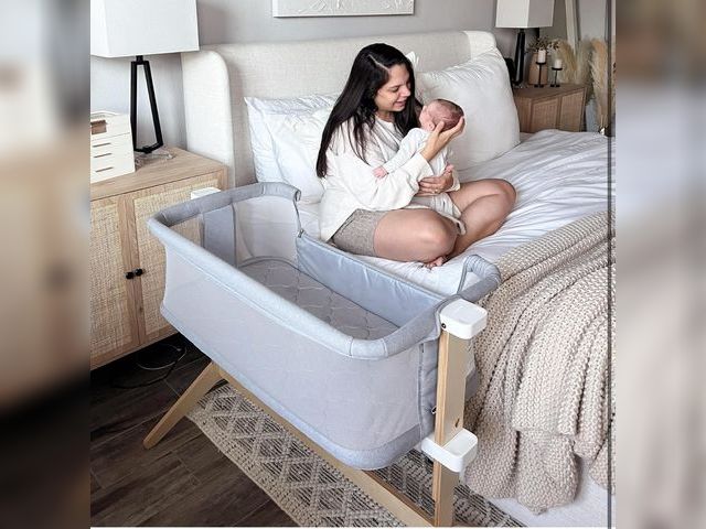 Lot 96-173543 - Newton Baby Bassinet &amp; Bedside Sleeper with Mattress &amp; Sheet - Ultra-Breathable &amp; Comple...
