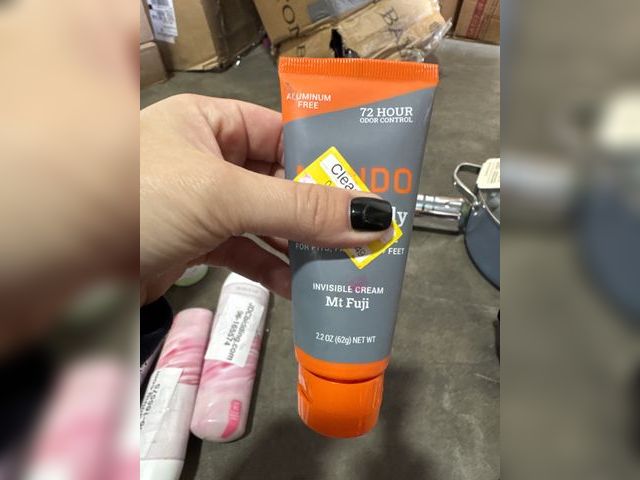 Lot 96-165568 - Mando Whole Body Deodorant, Mt Fuji Scented
New