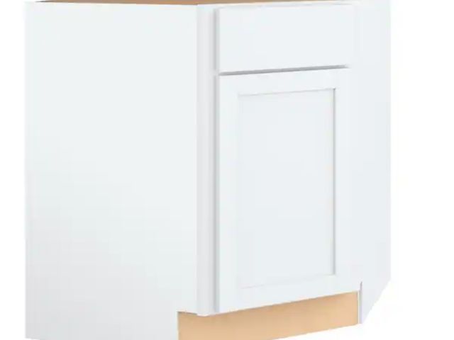 Lot 96-226192 - Hampton Bay
Courtland 36 in. W x 36 in. D x 34.5 in. H Assembled Shaker Sink Base Kitchen Cabinet in...
