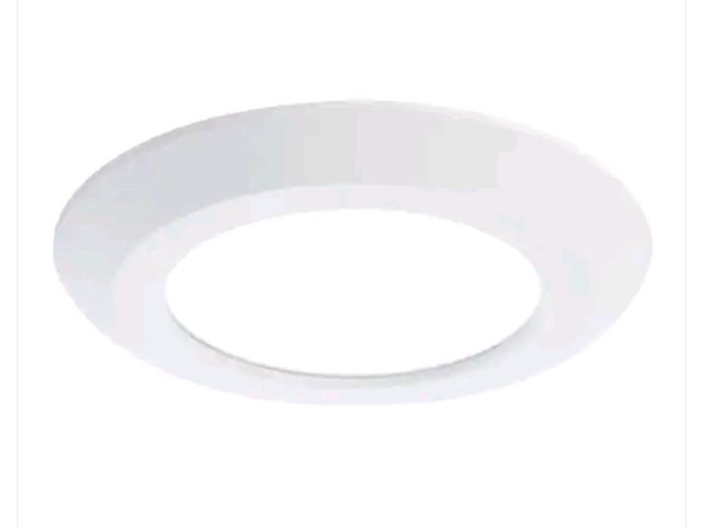 Lot 96-167047 - HALO SLDSL6069SIEMWR, Recessed Selectable CCT Surface Integrated LED Downlight - New