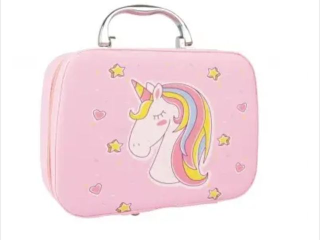 Lot 96-230610 - UNICORN MAKEUP SET IN CASE New