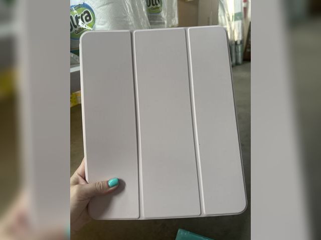 Lot 96-165305 - iPad Case

New. Unsure which model it is for