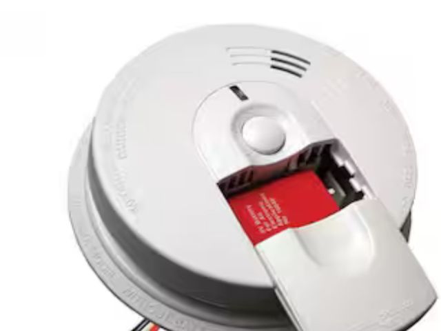 Lot 96-162814 - Kidde Hardwired Smoke Detector with Ionization Sensor

New