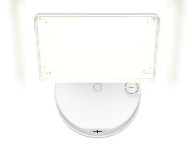 Lot 96-222276 - HALO
TGS 200-Watt 90° White Outdoor Integrated LED Flood Light
New