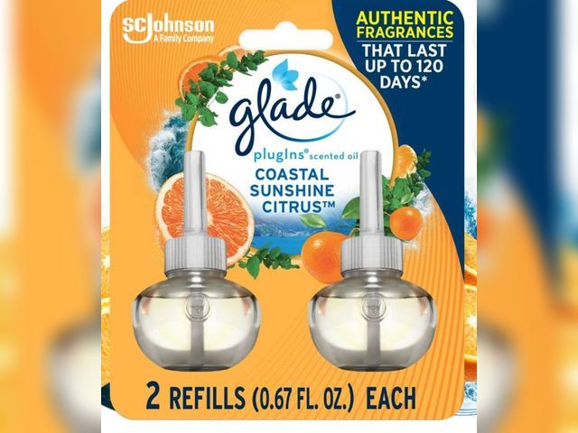Lot 96-166462 - Glade PlugIns Scented Oil, Sheer Vanilla Embrace, Infused with Essential Oils, 0.67 oz, 2 Count
New