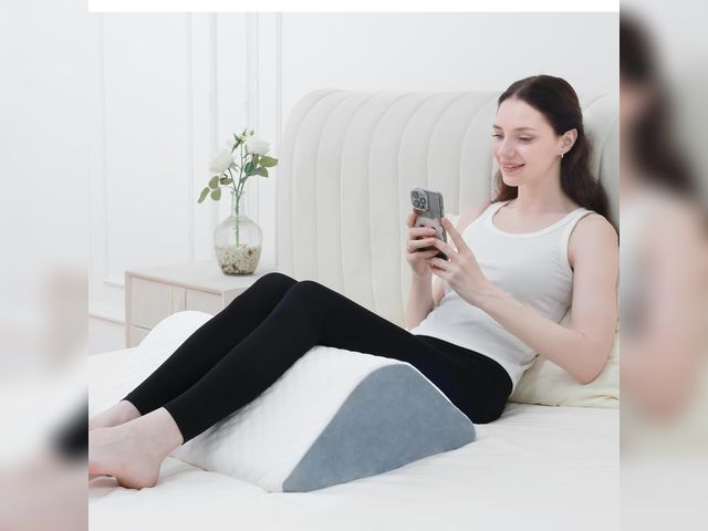 Lot 96-170224 - Knee Wedge Pillow Bed Wedge Pillow for Sleeping, Wedge Pillows for After Surgery Leg Pillow for Knee...
