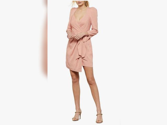 Lot 96-166456 - Women's Dress Size Small
New. Actual item may vary slightly from stock photo