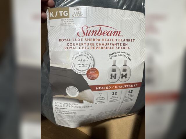 Lot 96-179310 - Sunbeam Royal Luxe Sherpa Heated Blanket King Size

Appears unused