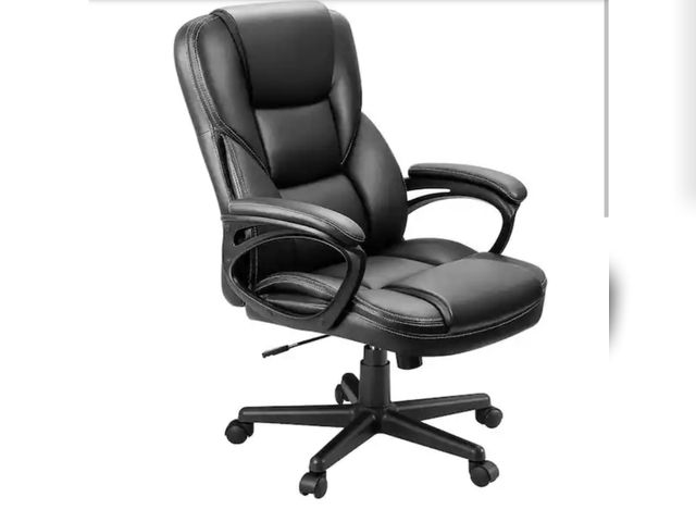 Lot 96-165101 - LACOO
Big and Tall Black Leather High Back Executive Chair with Swivel Seat Lightly used