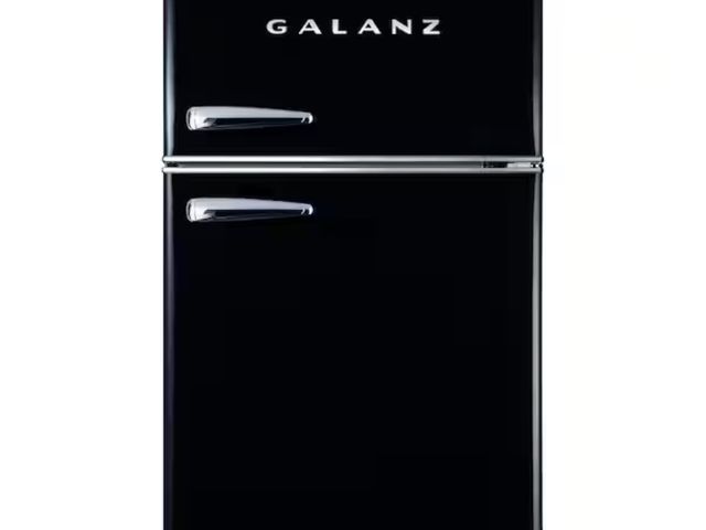 Lot 96-175191 - Galanz
20 in. 3.1 cu. ft. Retro Top Freezer Refrigerator, Vinyl Black, Energy Star
New
MSRP $259.99