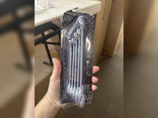 Lot 96-166072 - Pro Essentials Wrench Set
New