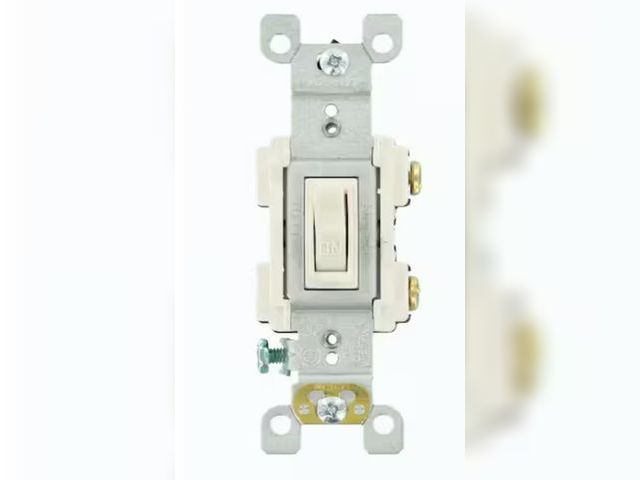 Lot 96-163156 - Leviton
15 Amp Preferred Switch, White (10-Pack)

New , damaged box