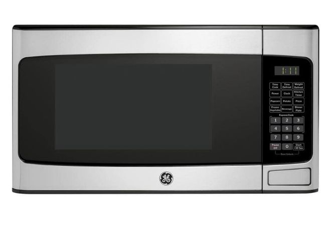 Lot 96-210954 - GE 1.1 Cu. Ft. Capacity Countertop
Microwave Oven MSRP $175

New