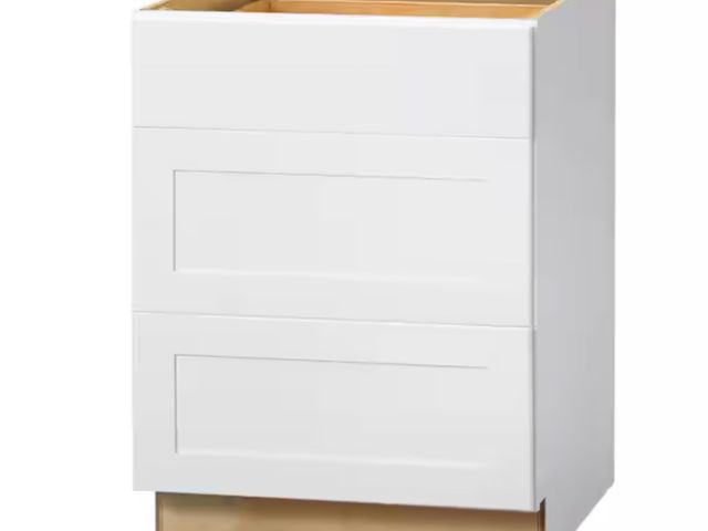 Lot 96-165066 - Hampton Bay
Avondale 24 in. W x 24 in. D x 34.5 in. H Ready to Assemble Plywood Shaker Drawer Base K...